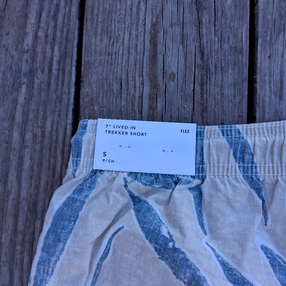 American Eagle 7” Lived-In Trekker Flex Shorts Small NWT - Picture 4 of 4
